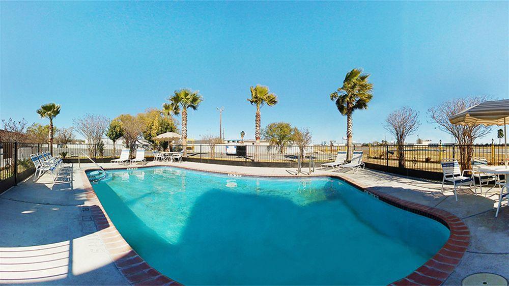 Baymont By Wyndham Del Rio Hotel Buitenkant foto