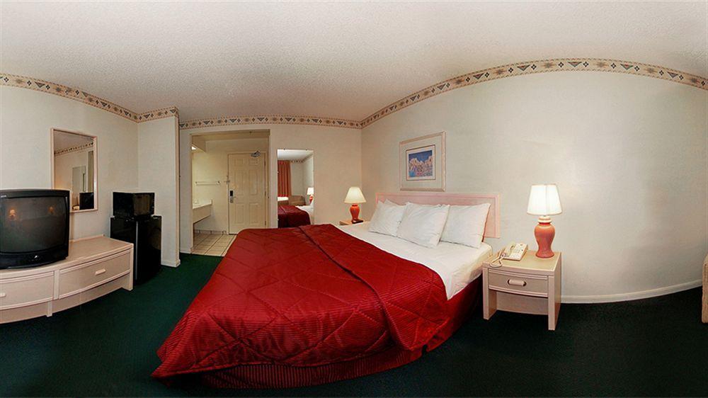 Baymont By Wyndham Del Rio Hotel Buitenkant foto
